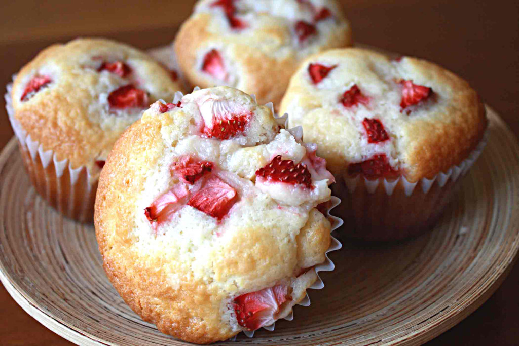 strawberry and cream cheese muffins