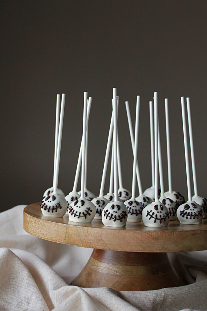Minecraft Cake Pops | Bite-sized Delight for Minecraft-themed Birthday Party
