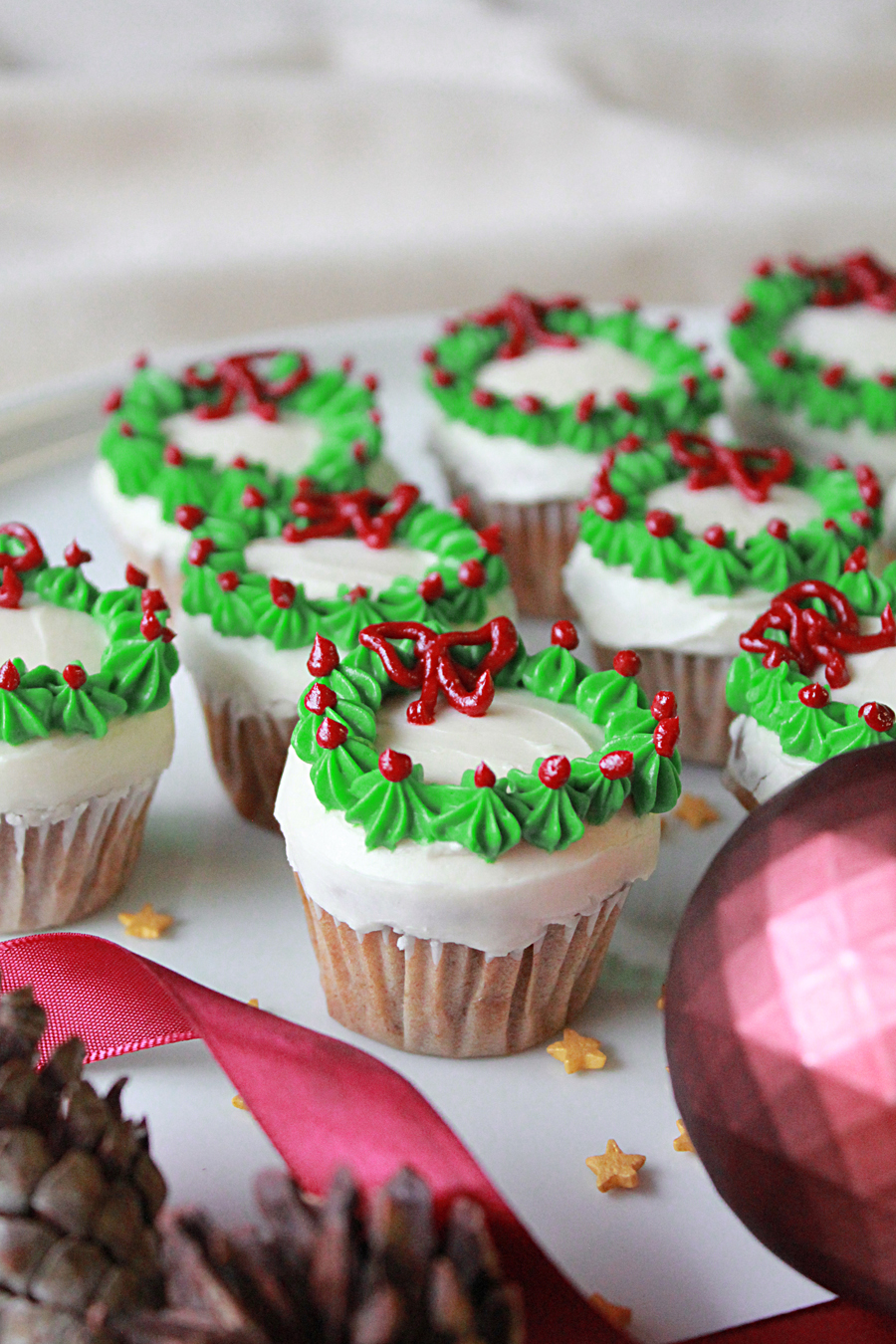 Mini Christmas Wreath Cupcakes - Oh Sweet Day! Blog