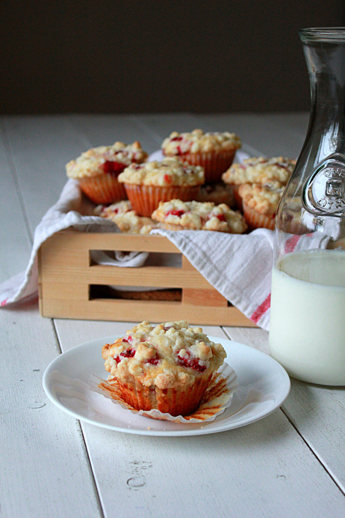 strawberry streusel muffins