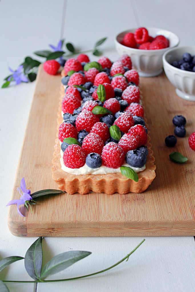 fresh berry shortbread tart with cream cheese filling